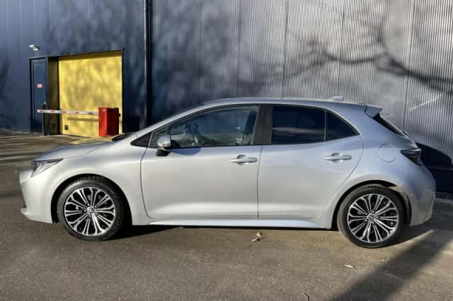 Toyota Corolla (2023) thumbnail 3