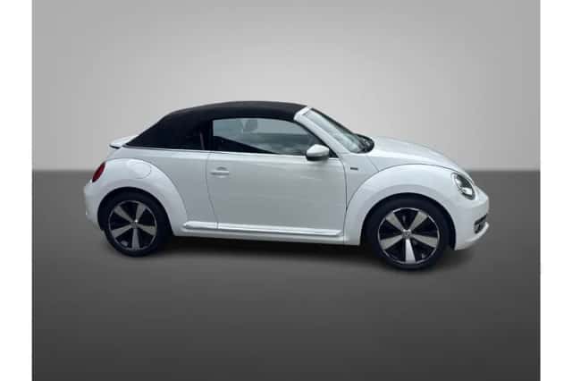 Volkswagen Beetle (2016) thumbnail 2
