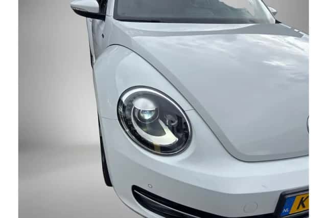 Volkswagen Beetle (2016) thumbnail 11