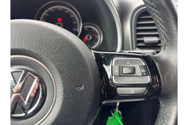 Volkswagen Beetle (2016) thumbnail 18