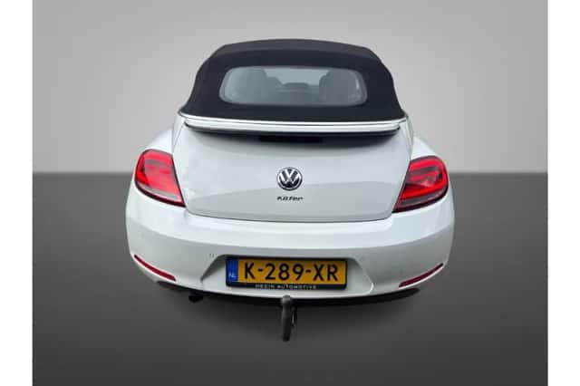 Volkswagen Beetle (2016) thumbnail 3