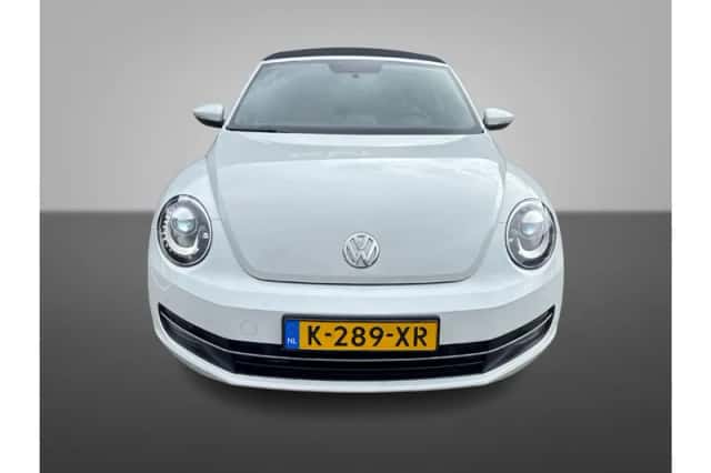 Volkswagen Beetle (2016) thumbnail 5
