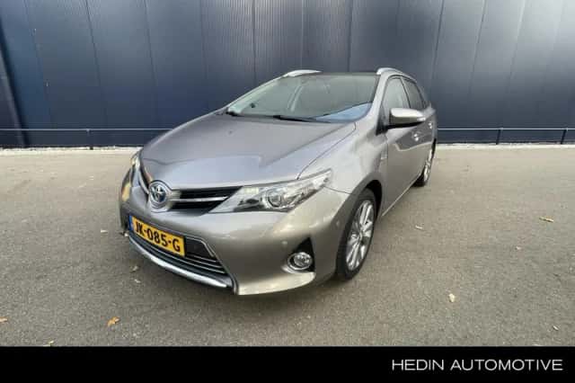 Toyota Auris (2015) thumbnail 1