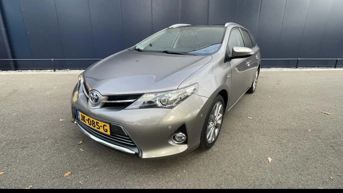 Toyota Auris (2015) — foto 1