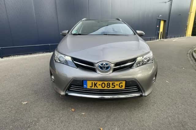 Toyota Auris (2015) thumbnail 2