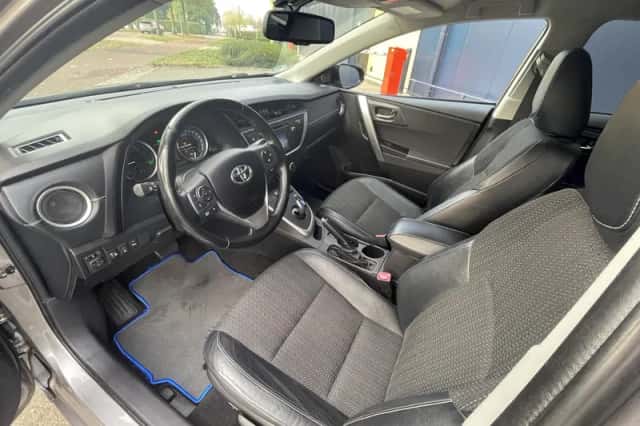 Toyota Auris (2015) thumbnail 11