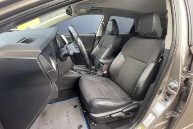 Toyota Auris (2015) thumbnail 12