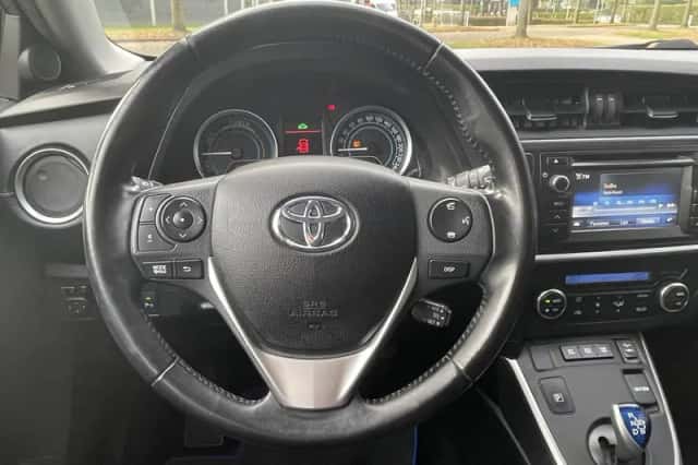 Toyota Auris (2015) thumbnail 15
