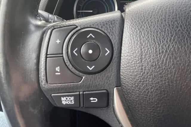 Toyota Auris (2015) thumbnail 17