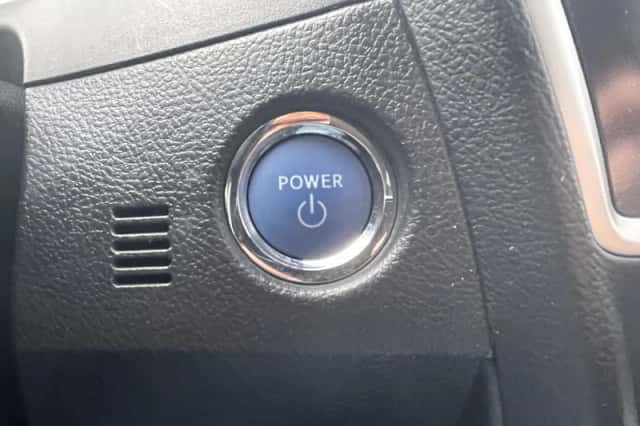 Toyota Auris (2015) thumbnail 20
