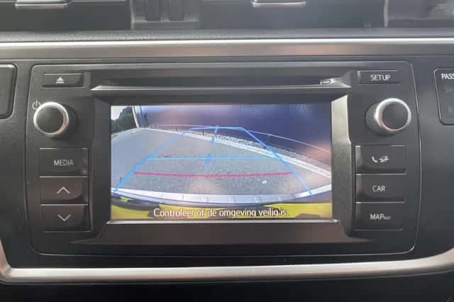 Toyota Auris (2015) thumbnail 23