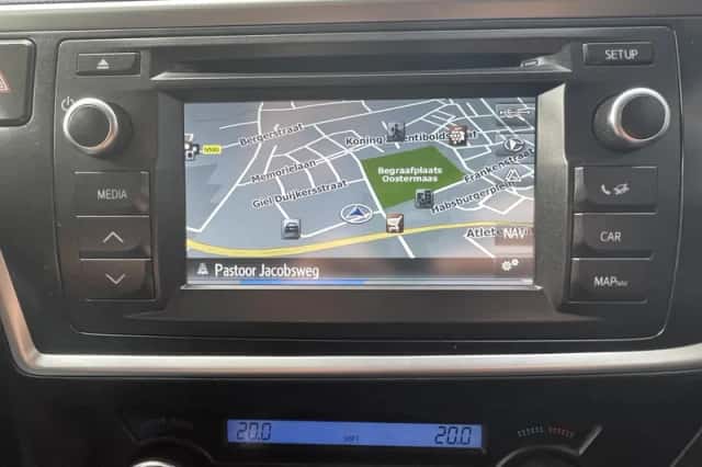 Toyota Auris (2015) thumbnail 24