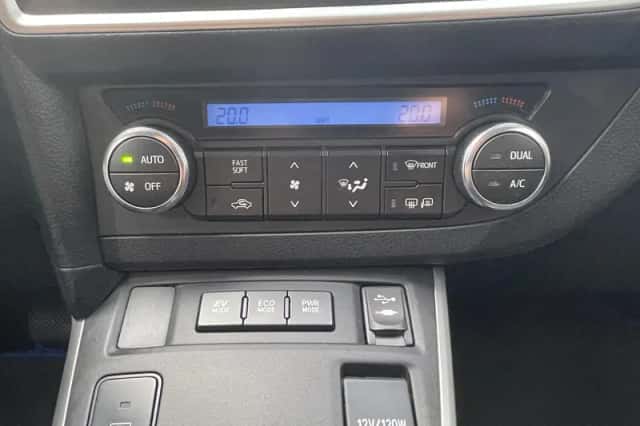 Toyota Auris (2015) thumbnail 25