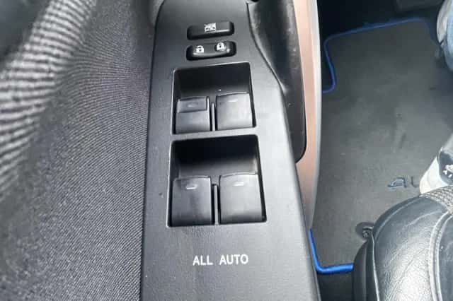 Toyota Auris (2015) thumbnail 26