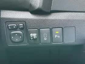 Toyota Auris (2015) thumbnail 27