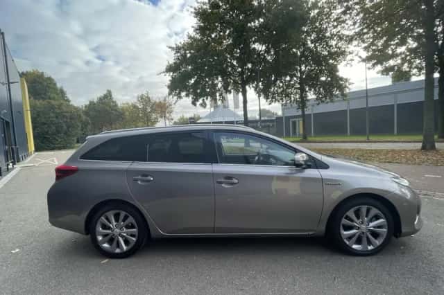 Toyota Auris (2015) thumbnail 4