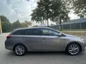 Toyota Auris (2015) thumbnail 4