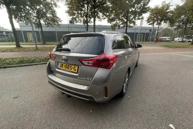 Toyota Auris (2015) thumbnail 5