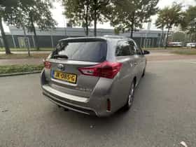 Toyota Auris (2015) thumbnail 5