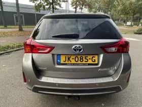 Toyota Auris (2015) thumbnail 6