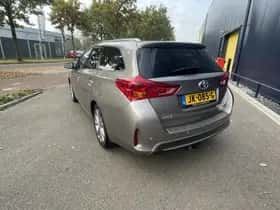 Toyota Auris (2015) thumbnail 8