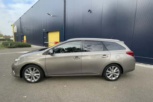 Toyota Auris (2015) thumbnail 9