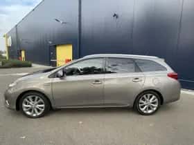 Toyota Auris (2015) thumbnail 9