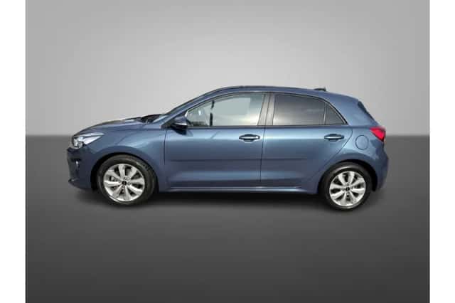 Kia Rio (2022) thumbnail 2