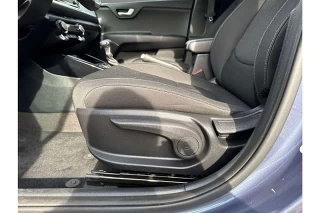 Kia Rio (2022) thumbnail 16