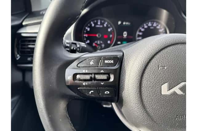 Kia Rio (2022) thumbnail 17