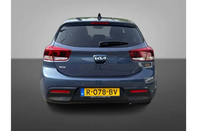 Kia Rio (2022) thumbnail 3