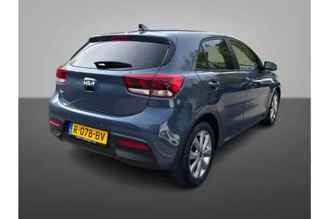Kia Rio (2022) thumbnail 4