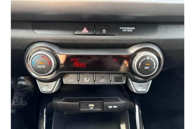 Kia Rio (2022) thumbnail 7