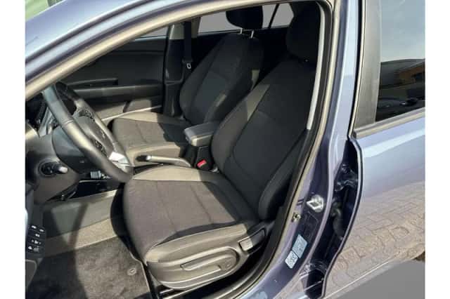 Kia Rio (2022) thumbnail 8
