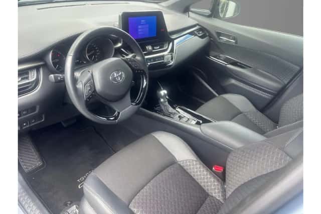 Toyota C-HR (2023) thumbnail 12