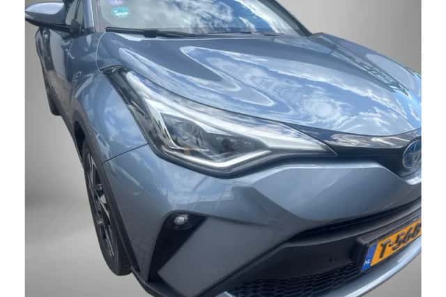 Toyota C-HR (2023) thumbnail 13
