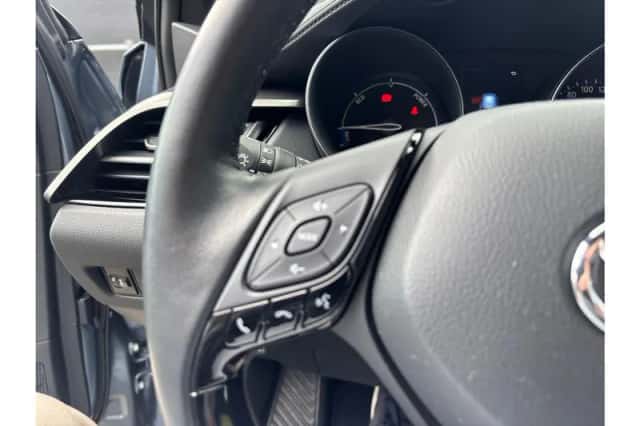 Toyota C-HR (2023) thumbnail 19
