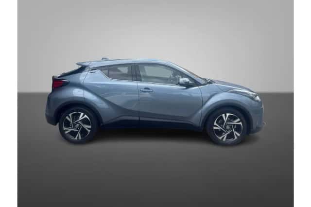 Toyota C-HR (2023) thumbnail 3
