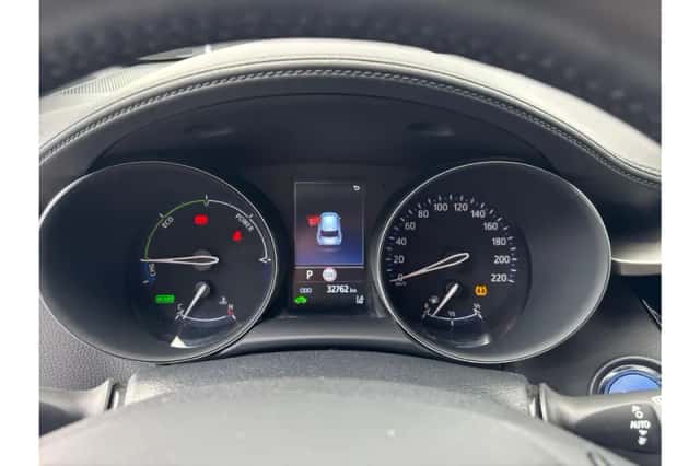 Toyota C-HR (2023) thumbnail 21