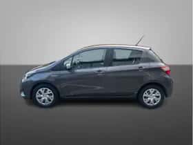 Toyota Yaris (2019) thumbnail 2