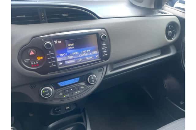 Toyota Yaris (2019) thumbnail 13