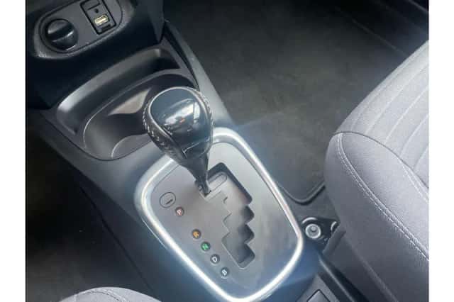 Toyota Yaris (2019) thumbnail 15