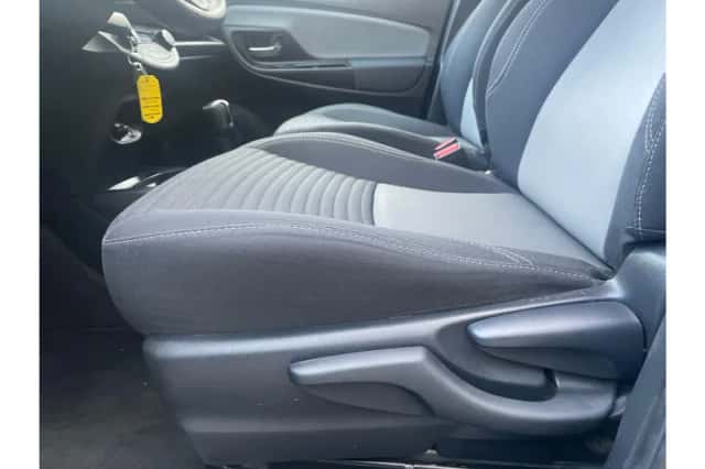 Toyota Yaris (2019) thumbnail 16