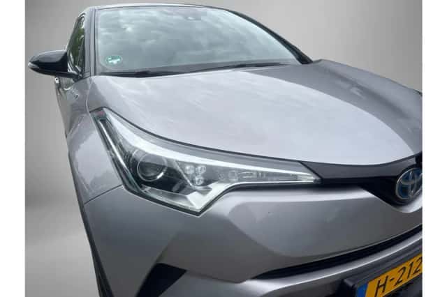 Toyota C-HR (2018) thumbnail 12
