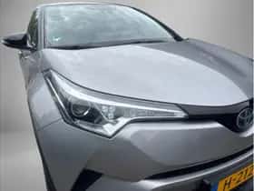 Toyota C-HR (2018) thumbnail 13