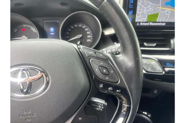 Toyota C-HR (2018) thumbnail 19