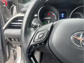 Toyota C-HR (2018) thumbnail 19