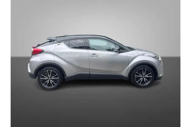 Toyota C-HR (2018) thumbnail 3