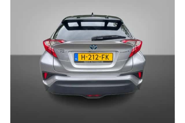 Toyota C-HR (2018) thumbnail 4