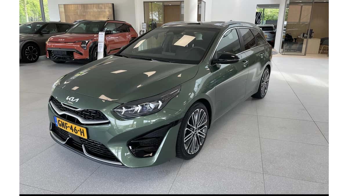 Kia Ceed Sportswagon (2024) — foto 1